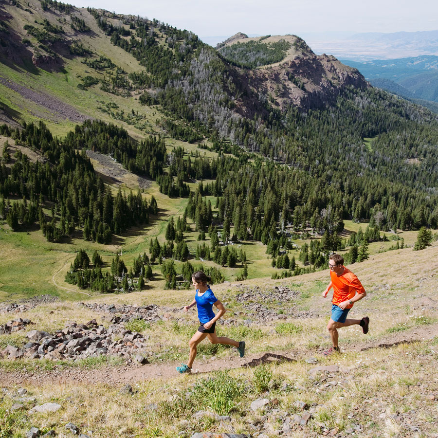 AdobeStock_186751697_For-Revive Younger couple running trails in the mountains from Adobe Stock